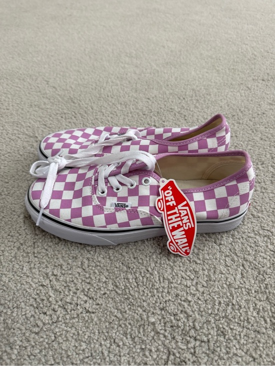 Vans Shoes - NWT Vans Low-Top Sneakers